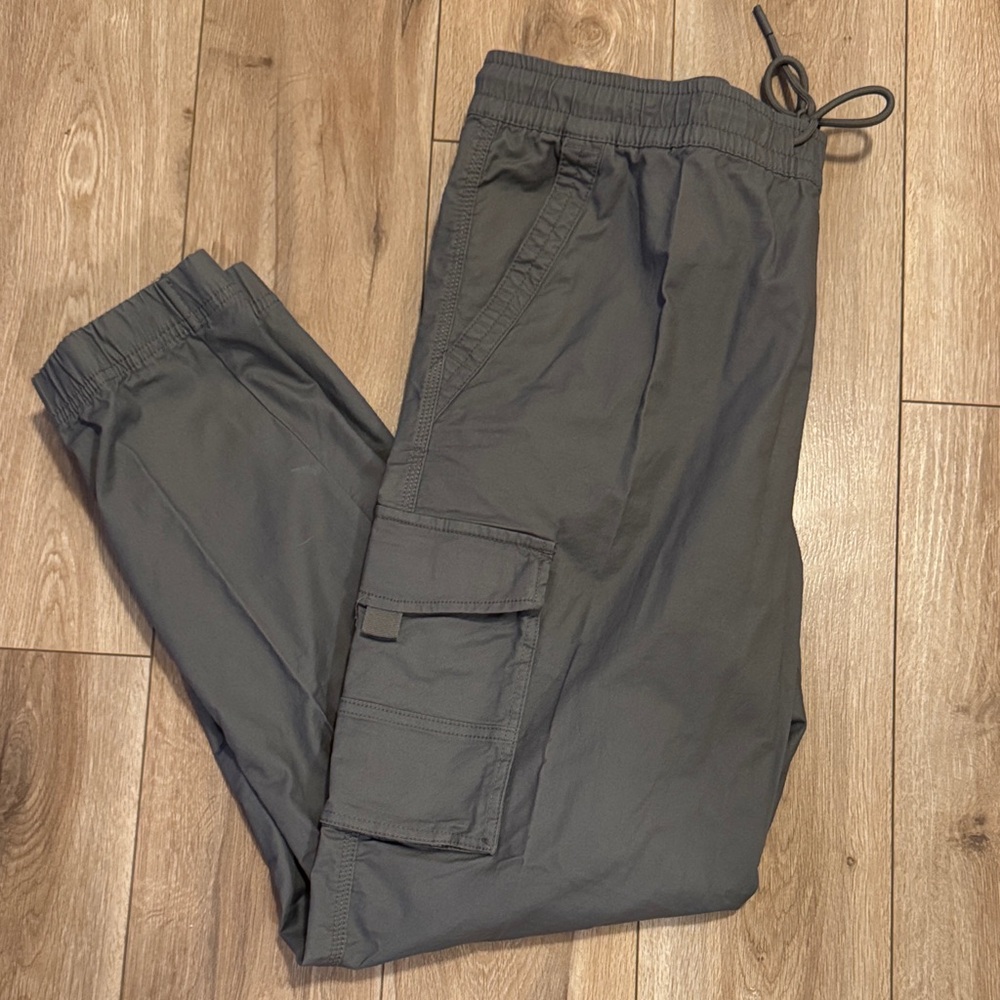 NWOT. Men's LRG Charcoal Gray Casual Cargo Pants w/ Elastic Waist and Drawstring